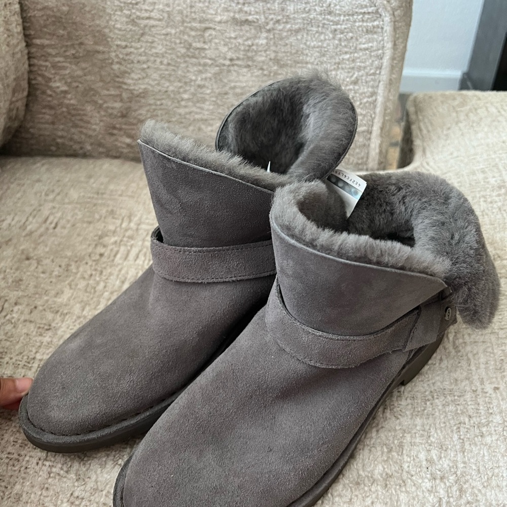 UGG Romely Short Buckle - Picture 4 of 5
